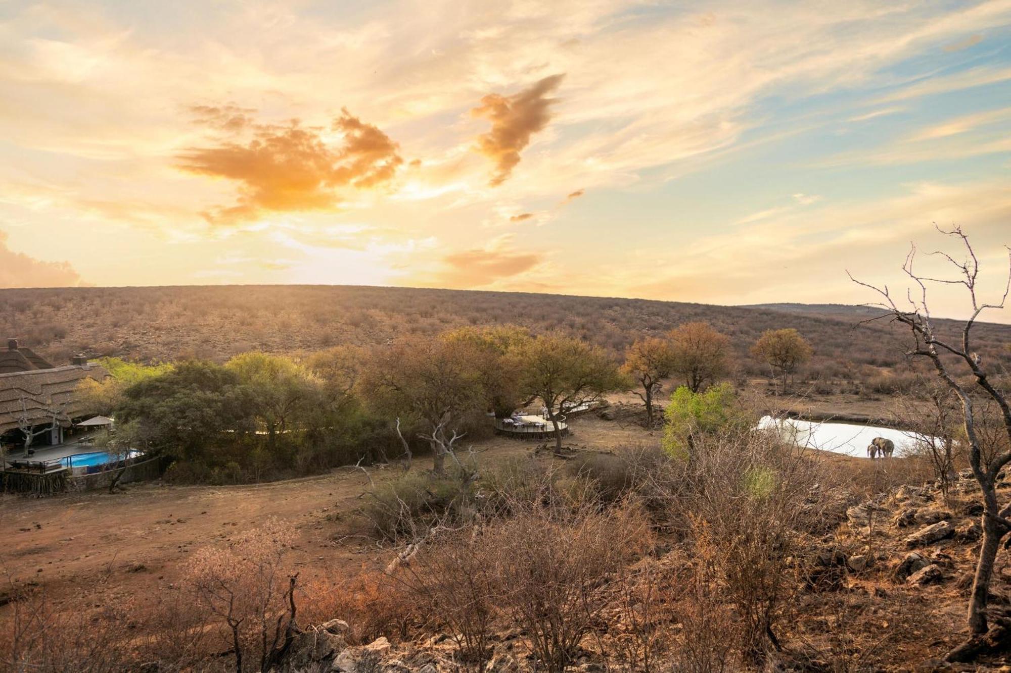 Tuningi Safari Lodge Заповедник Мадикве Экстерьер фото