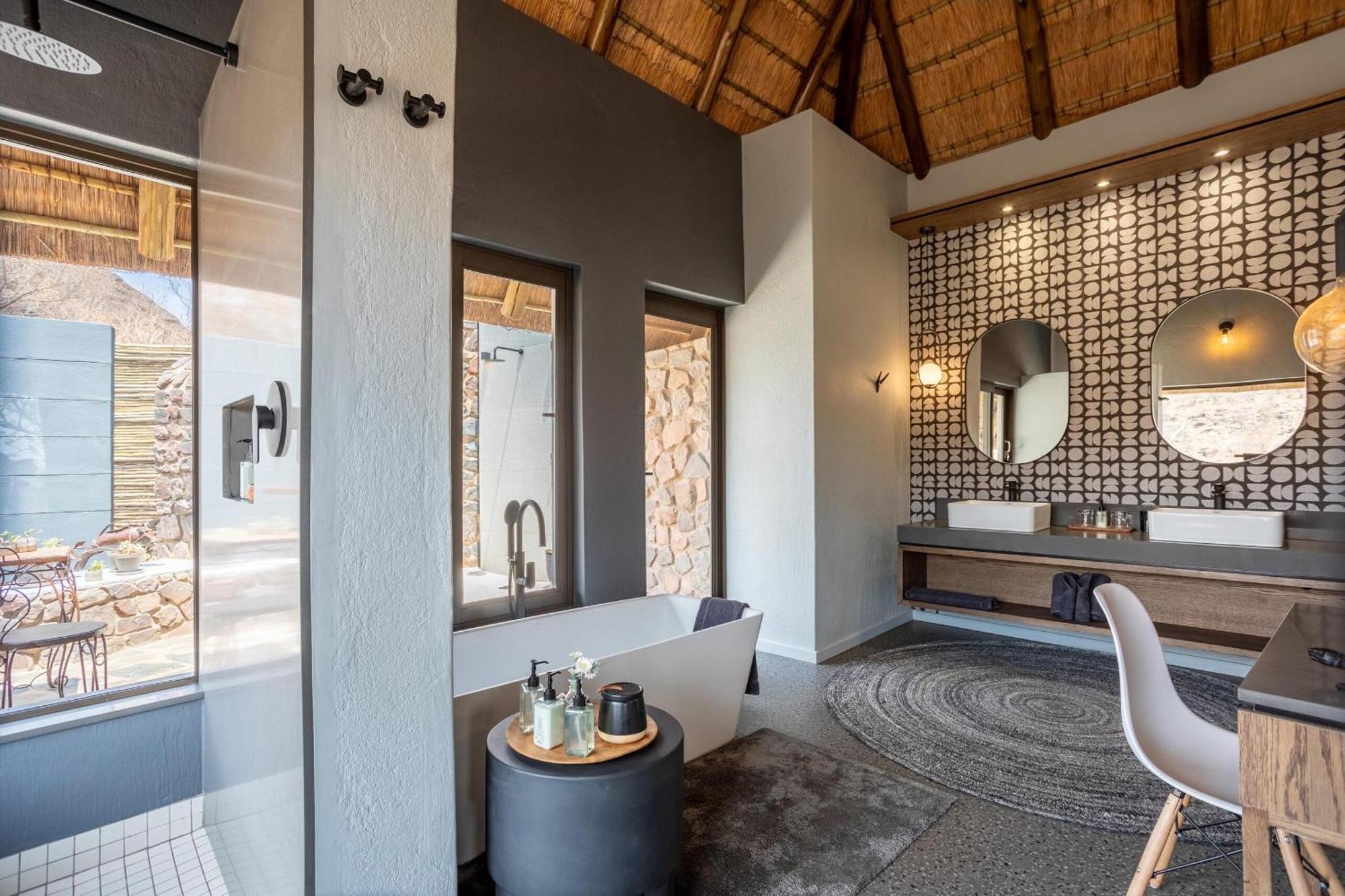 Tuningi Safari Lodge Заповедник Мадикве Экстерьер фото