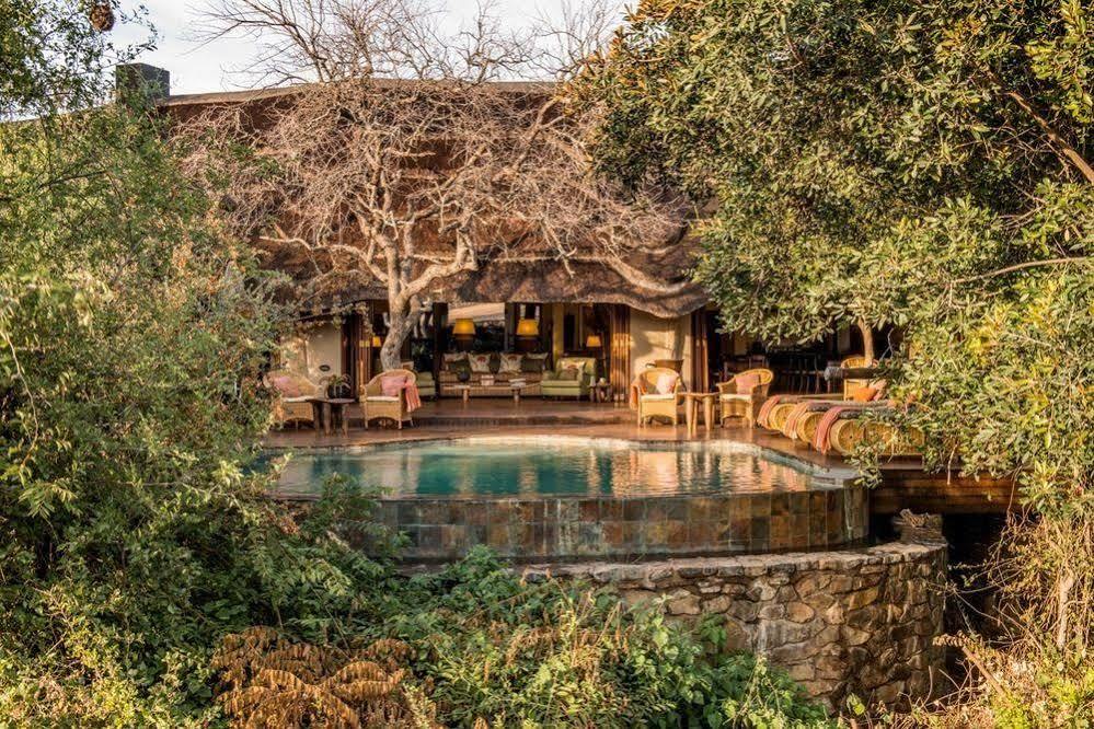 Tuningi Safari Lodge Заповедник Мадикве Экстерьер фото